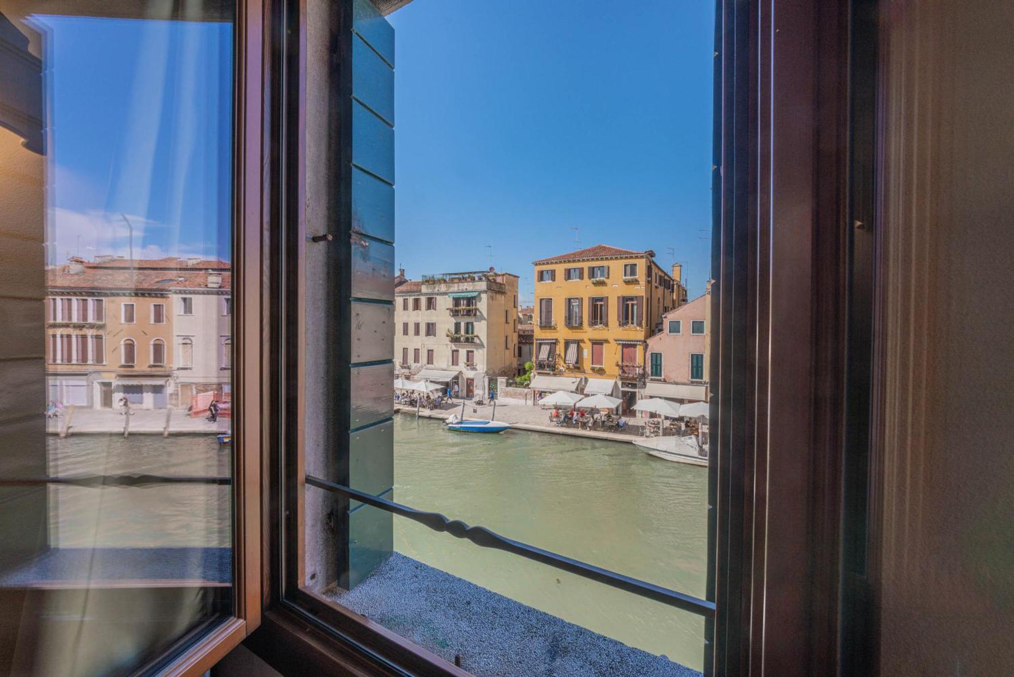 Casa Virginia Direct At The Canal Cannaregio With Own Roof Terrace ヴェネツィア エクステリア 写真